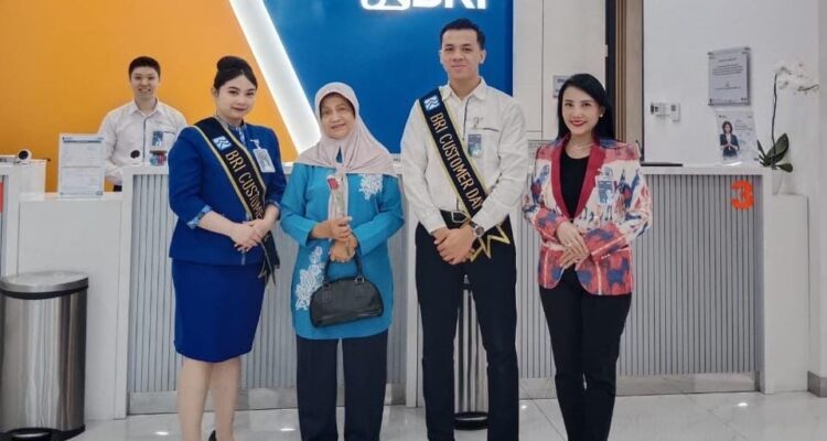 Foto bersama BRI Branch Office (BO) Jakarta Pondok indah bersama pelanggan, foto/Istimewa
