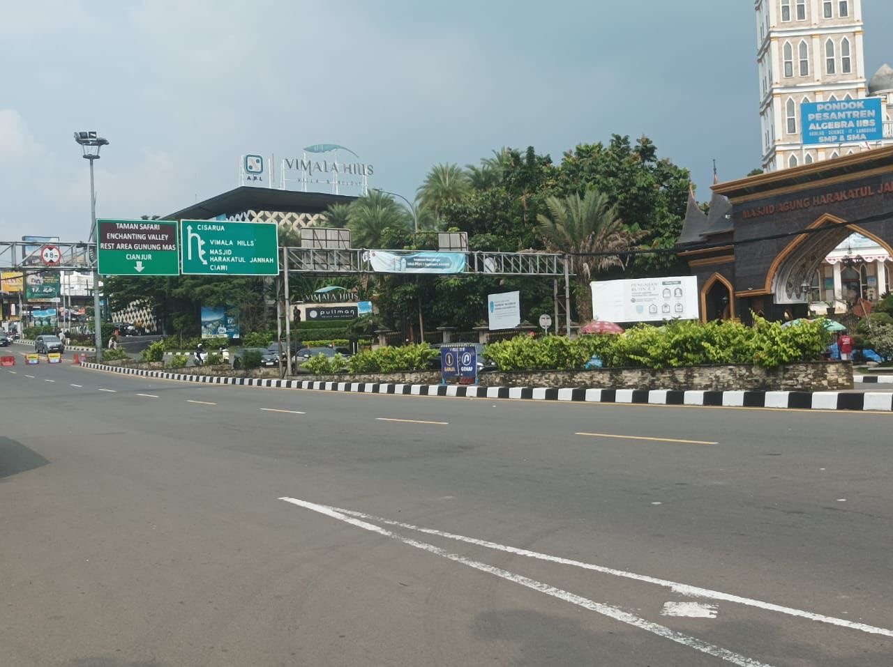 Situasi lalu lintas di kawasan Simpang Gadog Puncak Bogor, foto/ Istimewa Situasi lalu lintas di kawasan Simpang Gadog Puncak Bogor, foto/ Istimewa