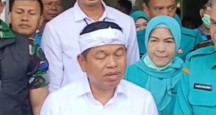 Gubernur Jawa Barat, Dedi Mulyadi saat menjenguk para korban bangunan madrasah ambruk di Ciomas Bogor, Foto/Istimewa