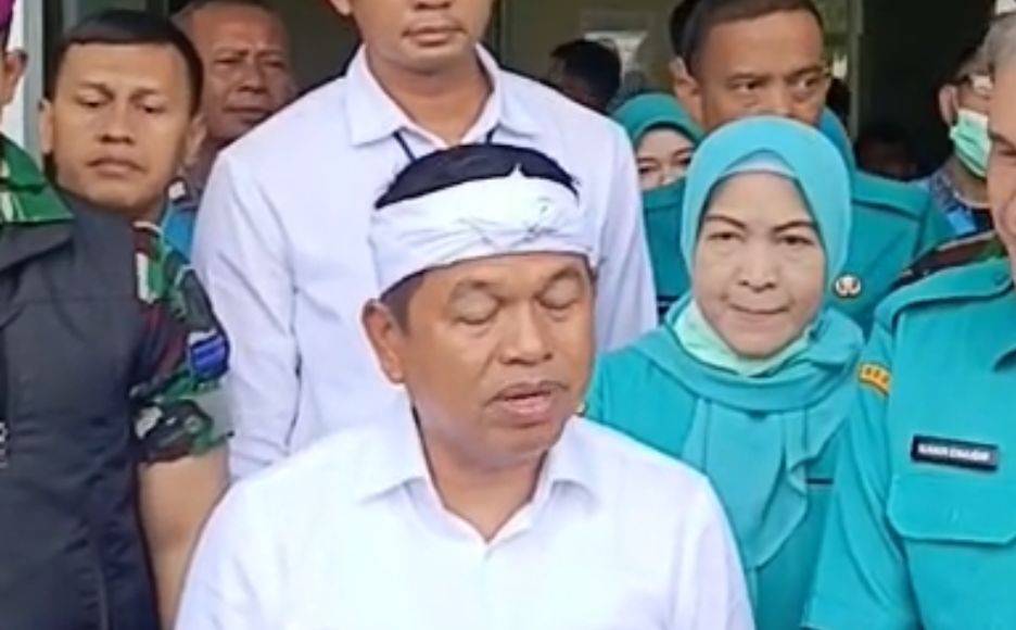 Gubernur Jawa Barat, Dedi Mulyadi saat menjenguk para korban bangunan madrasah ambruk di Ciomas Bogor, Foto/Istimewa Gubernur Jawa Barat, Dedi Mulyadi saat menjenguk para korban bangunan madrasah ambruk di Ciomas Bogor, Foto/Istimewa