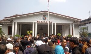 Para Pedagang Pasar Bogor saat menggelar aksi demontrasi di Balaikota Bogor, Foto/Istimewa Para Pedagang Pasar Bogor saat menggelar aksi demontrasi di Balaikota Bogor, Foto/Istimewa