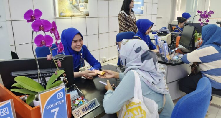 BRI Kantor Cabang (KC) Pasar Minggu juga memeriahkan HPN dengan memberikan bingkisan kepada para nasabah, Foto/Istimewa