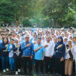 Foto bersama Sekda Kot Bogor, Deny Mulyadi bersama siswa siswi serta guru dalam acara Germas Goes To School, Foto/Diskominfo Kota Bogor