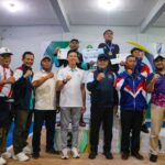 Sekda Kota Bogor, Denny Mulyadi saat berfoto dengan para atlet, Foto/Diskominfo Kota Bogor