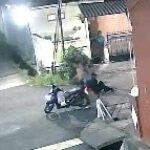 Tangkapan layar satpam lansia yang dianiaya, Foto/tangkapan layar