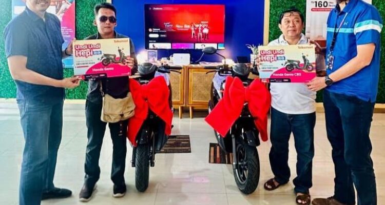 Sujadi Purwanto dan Yogie Izhar Syafawi, berhasil membawa pulang masing-masing satu unit motor Honda Genio CBS, Foto/Istimewa