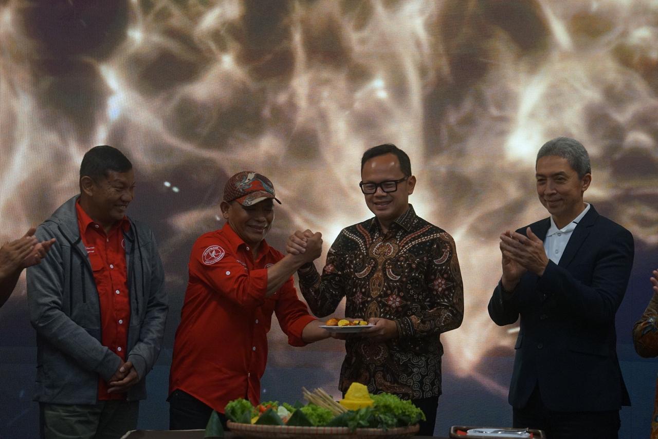 Foto Bersama CEO Metropolitan, Hazairin Sitepu bersama Wamendagri, Bima Arya Sugiarto, Foto/Istimewa
