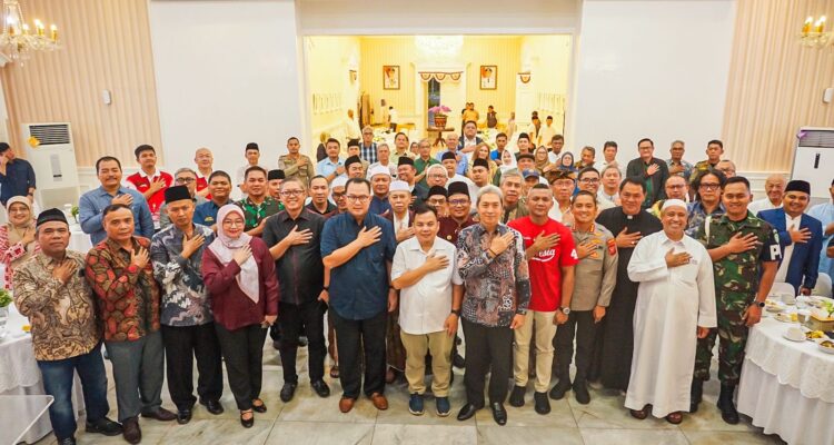 Foto bersama Wali Kota Bogor, Dedie A Rachman dan FKUB