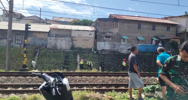 Situasi penemuan mayat perempuan di perlintasan kereta api jurusan Bogor-Jakarta di Pondok Rumput Bogor, Foto/Istimewa