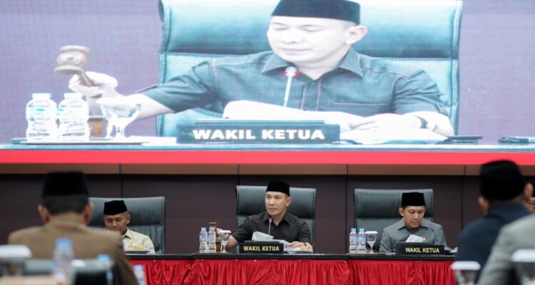 Wakil Ketua 1, Rusli Privatevi (Tengah), Zaenal Abidin Wakil Ketua DPRD Kota Bogor 2 (Kanan), Wakil Wali Kota Bogor, Jenal Muttaqin