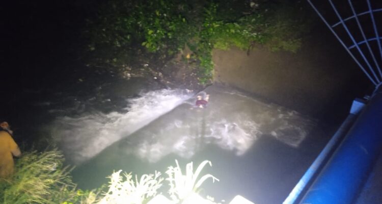 Situasi pria saat melakukan percobaan bunuh diri di Katulampa Bogor, Foto/Istimewa