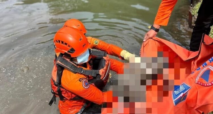 BPBP Kabupaten Bogor saat mengevakuasi anak berkebutuhan khusus yang tewas tenggelam di saluran irigasi, Foto/BPBD Kabupaten Bogor
