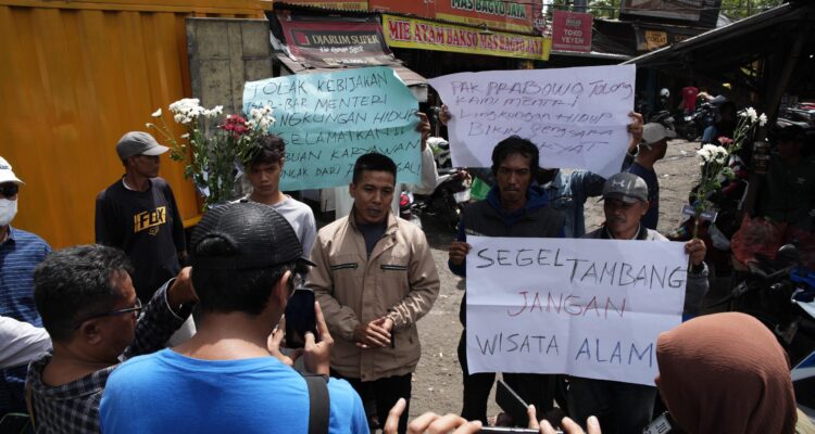Warga puncak Bogor saat demo ke Menteri LH yang dituding kabur, Foto/Istimewa