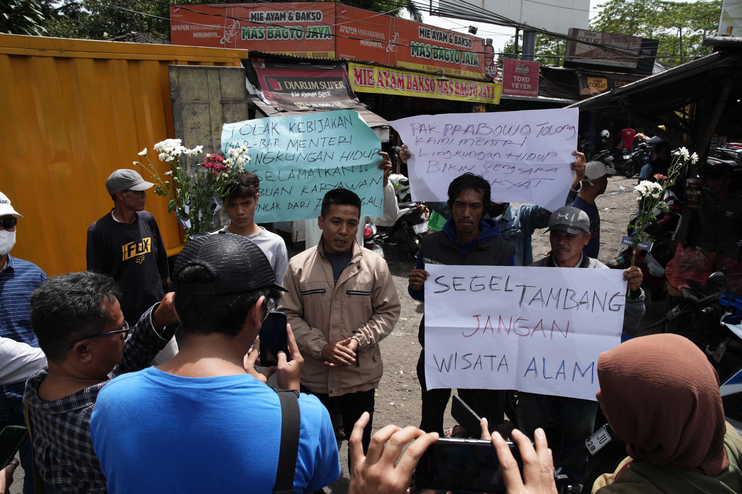 Warga puncak Bogor saat demo ke Menteri LH yang dituding kabur, Foto/Istimewa