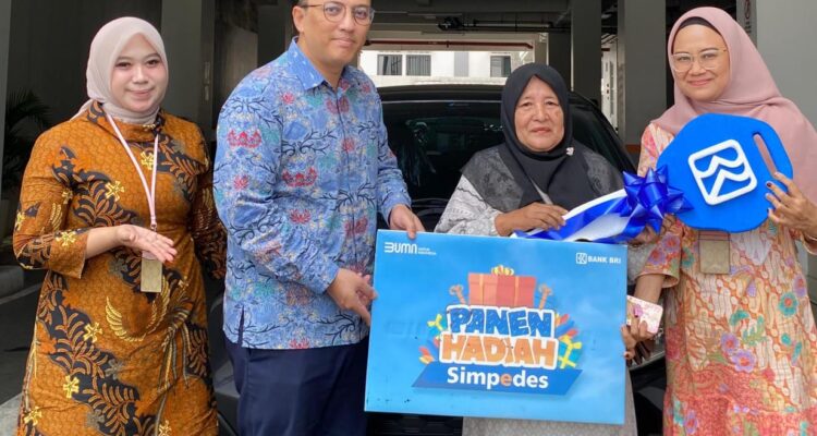 BRI Branch Office Bogor Pajajaran menyerahkan hadiah Panen Hadiah Simpedes periode 1 September 2024 hingga 28 Februari 202 kepada nasabah, Foto/Istimewa