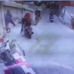 Terekam di CCTV sebuah motor tabrak rumah warga di turunan jembatan pari Cijunjung Bogor, Foto/Tangkapan Layar