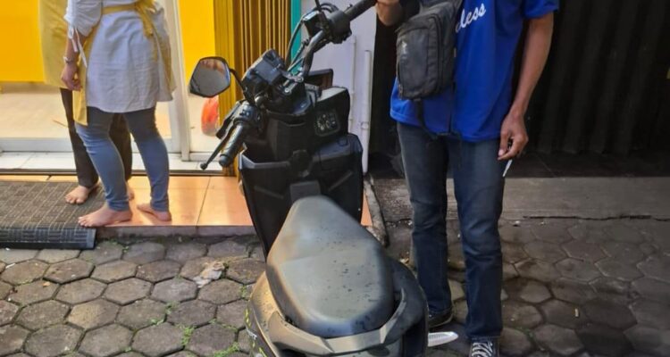 Motor korban yang hampir di curi di toko roti di Jalan Sholeh Iskandar, Tanah Sareal, Kota Bogor, foto/Istimewa