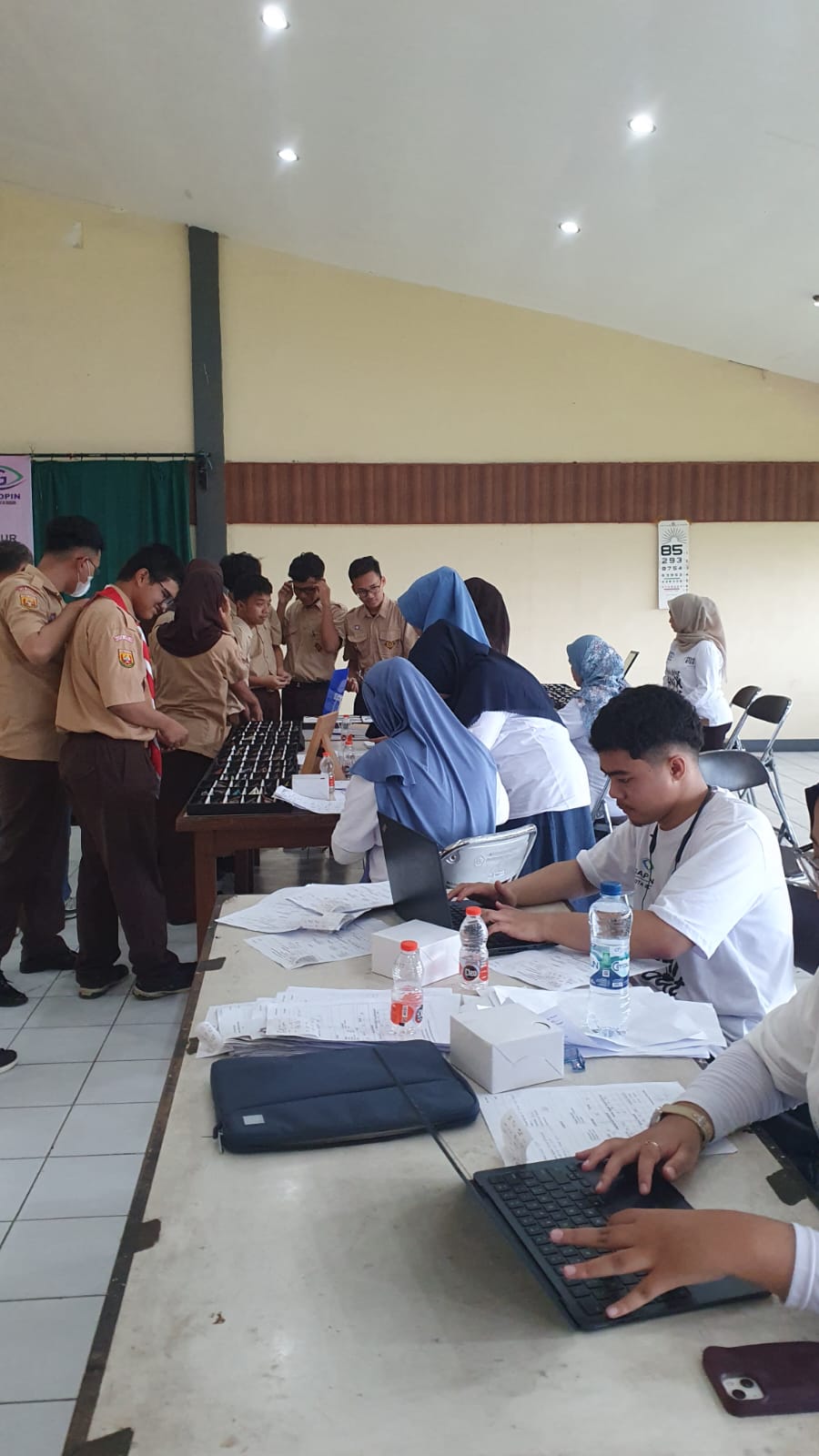 Gapopin saat memberikan bantuan sosial berupa kacamata gratis kepada peserta didik di 8 Kota dan Kabupaten di Jawa Barat dan satu diantaranya di Kota Bogor, Foto/Istimewa