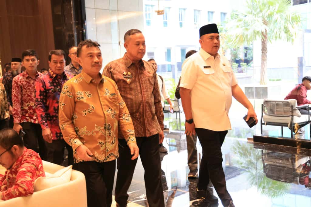 Bupati Bogor, Rudy Susmanto saat mengikuti mengikuti Rapat Koordinasi Nasional PSEL bersama Menteri Lingkungan Hidup, Menteri Investasi sekaligus CEO Badan Pengelola Investasi Daya Anagata Nusantara (Danantara), Gubernur Jawa Barat, dan jajaran kepala daerah, di Wisma Danantara, Jakarta 09 Oktober 2025, Foto/Istimewa Bupati Bogor, Rudy Susmanto saat mengikuti mengikuti Rapat Koordinasi Nasional PSEL bersama Menteri Lingkungan Hidup, Menteri Investasi sekaligus CEO Badan Pengelola Investasi Daya Anagata Nusantara (Danantara), Gubernur Jawa Barat, dan jajaran kepala daerah, di Wisma Danantara, Jakarta 09 Oktober 2025, Foto/Istimewa