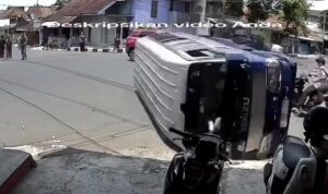 Kondisi mobil elf yang alami kecelakaan di Jalan Juanda, Ciamis Jawa Barat, Foto/Tangkapan Layar Medsos