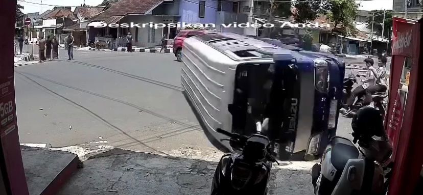 Kondisi mobil elf yang alami kecelakaan di Jalan Juanda, Ciamis Jawa Barat, Foto/Tangkapan Layar Medsos