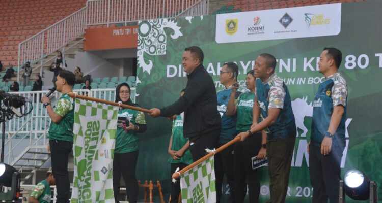 Bupati Bogor, Rudy Susmanto Komandan Kodim 0621 Kabupaten Bogor, Letkol. Henggar Tri Wahono saat membuka Bogor 10K Siliwangi, Foto/Diskominfo Kabupaten Bogor