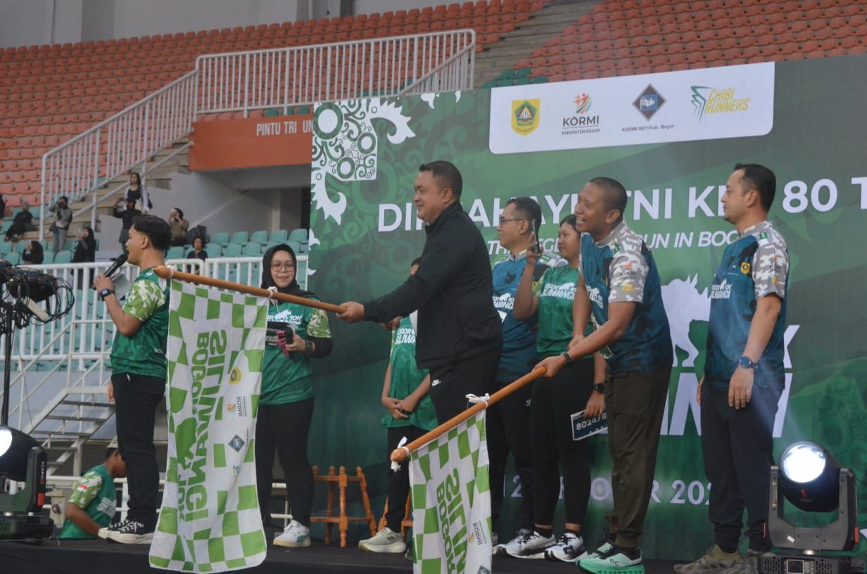 Bupati Bogor, Rudy Susmanto Komandan Kodim 0621 Kabupaten Bogor, Letkol. Henggar Tri Wahono saat membuka Bogor 10K Siliwangi, Foto/Diskominfo Kabupaten Bogor Bupati Bogor, Rudy Susmanto Komandan Kodim 0621 Kabupaten Bogor, Letkol. Henggar Tri Wahono saat membuka Bogor 10K Siliwangi, Foto/Diskominfo Kabupaten Bogor