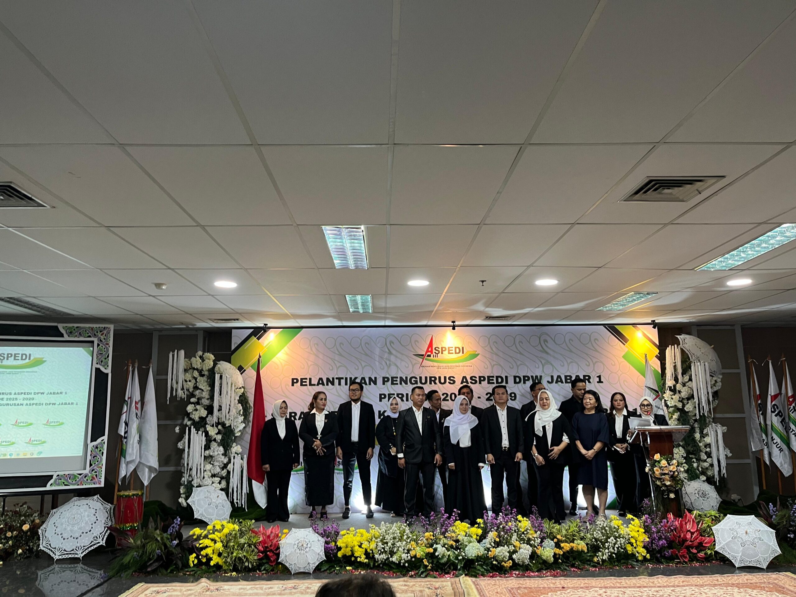 Pengurus Asosiasi Pengusaha Dekorasi Indonesia (Aspedi) Jawa Barat 1 resmi dilantik di Aula DPRD Kota Bogor, Senin 13 Oktober 2025, Foto/Adi Wirman