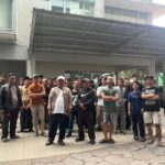 Sejumlah warga mendatangi kantor pengelola Perumahan Bogor Nirwana Residence (BNR) yang dikelola oleh PT Graha Andrasentra Propertindo (GAP), Foto/Adi Wirman