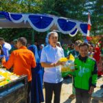 PANGAN MURAH: Warga antusias memanfaatkan Gerakan Pangan Murah. Komoditas pokok dijual dengan harga di bawah pasar agar daya beli masyarakat tetap terjaga