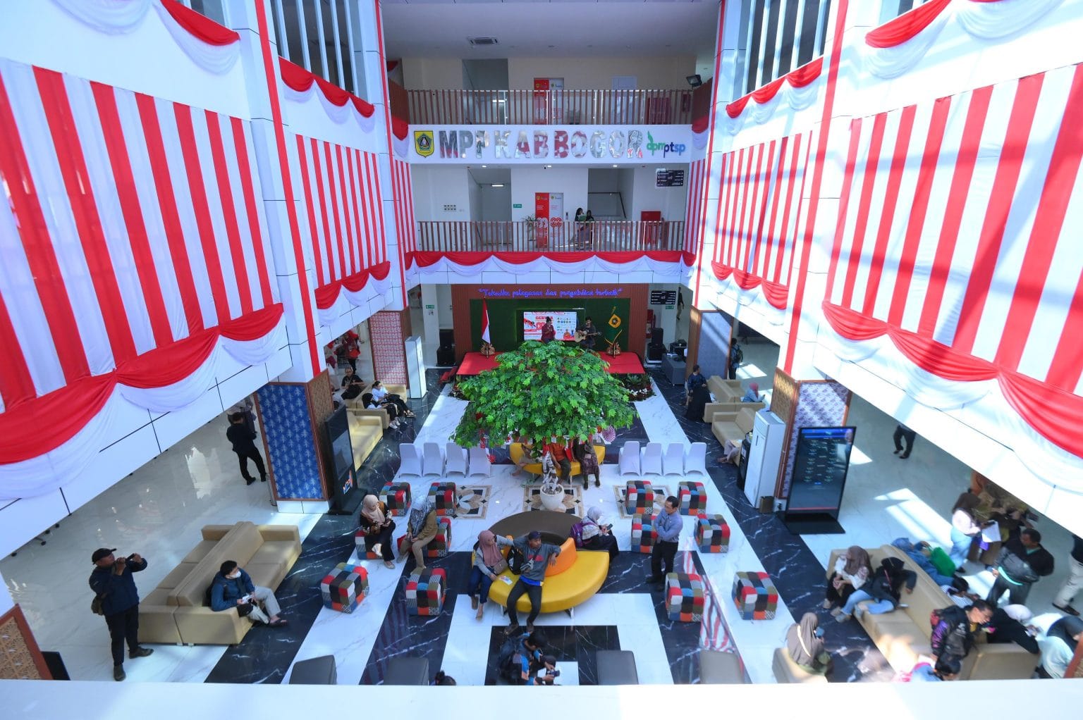 DPMPTSP Kabupaten Bogor saat Membuka Layanan Publik 80 Jam. Foto. Diskominfo Kabupaten Bogor, Foto/Istimewa DPMPTSP Kabupaten Bogor saat Membuka Layanan Publik 80 Jam. Foto. Diskominfo Kabupaten Bogor, Foto/Istimewa