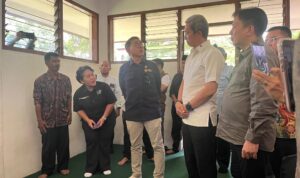 Menteri Kebudayaan, Fadli Zon bersama Wali Kota Bogor, Dedie A Rachim saat minjau prasasti Batu tulis Bogor, Foto/Adi Wirman Menteri Kebudayaan, Fadli Zon bersama Wali Kota Bogor, Dedie A Rachim saat minjau prasasti Batu tulis Bogor, Foto/Adi Wirman