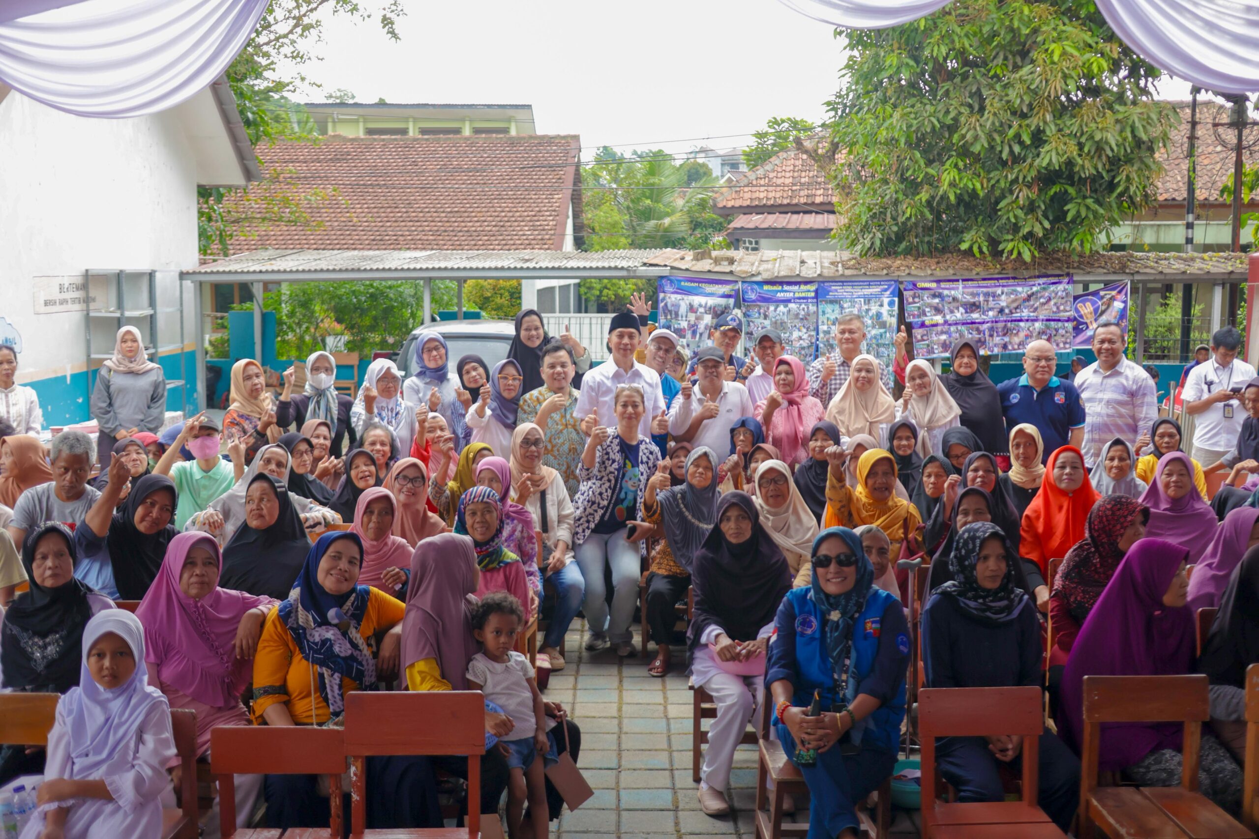 Gerakan Masyarakat Kota Bogor (GMKB) mengadakan bakti sosial, santunan anak yatim dan janda dhuafa di lapangan SDN Sempur Kidul, Foto/Diskominfo Kota Bogor Gerakan Masyarakat Kota Bogor (GMKB) mengadakan bakti sosial, santunan anak yatim dan janda dhuafa di lapangan SDN Sempur Kidul, Foto/Diskominfo Kota Bogor