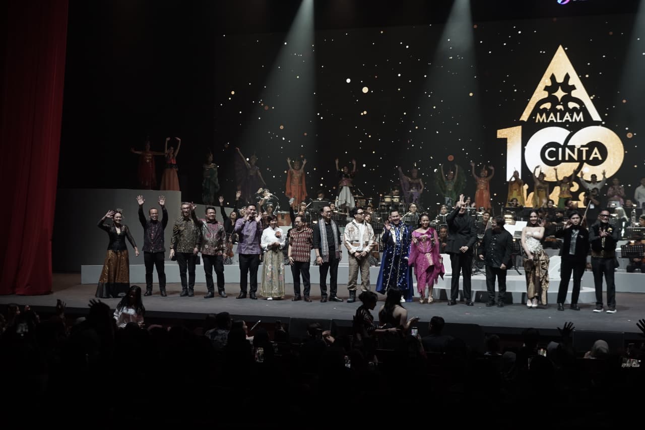 Suasana malam konser akbar SMARTFREN Malam 100 Cinta 2025 di JIEXPO Kemayoran, Sabtu malam (25/10), Foto/Istimewa Suasana malam konser akbar SMARTFREN Malam 100 Cinta 2025 di JIEXPO Kemayoran, Sabtu malam (25/10), Foto/Istimewa