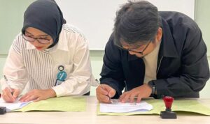 Reza Azfar Muqafa. Ketua TDA 8.0 dan Dirut RS Azra dr. Irma Rismayanty M.M saat melakukan penandatangan kerjasama, Foto/Istimewa Azfar Reza Muqafa, Ketua TDA 8.0 dan Dirut RS Azra dr. Irma Rismayanty M.M saat melakukan penandatangan kerjasama, Foto/Istimewa