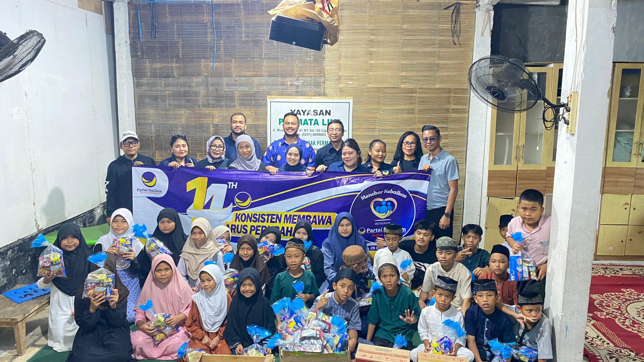 Nasdem Kota Bogor saat mengunjungi panti asuhan, Foto/Istimewa