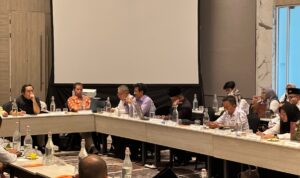 Suasa diskusi antara warga dan pemerintah soal penyusunan dokumen rencana penyelenggaraan pengelolaan perkotaan berbasis kewilayahan yang diadakan Badan Perencanaan Pembangunan Penelitian dan Pengembangan Daerah Kabupaten Bogor, Foto/Istimewa Suasa diskusi antara warga dan pemerintah soal penyusunan dokumen rencana penyelenggaraan pengelolaan perkotaan berbasis kewilayahan yang diadakan Badan Perencanaan Pembangunan Penelitian dan Pengembangan Daerah Kabupaten Bogor, Foto/Istimewa