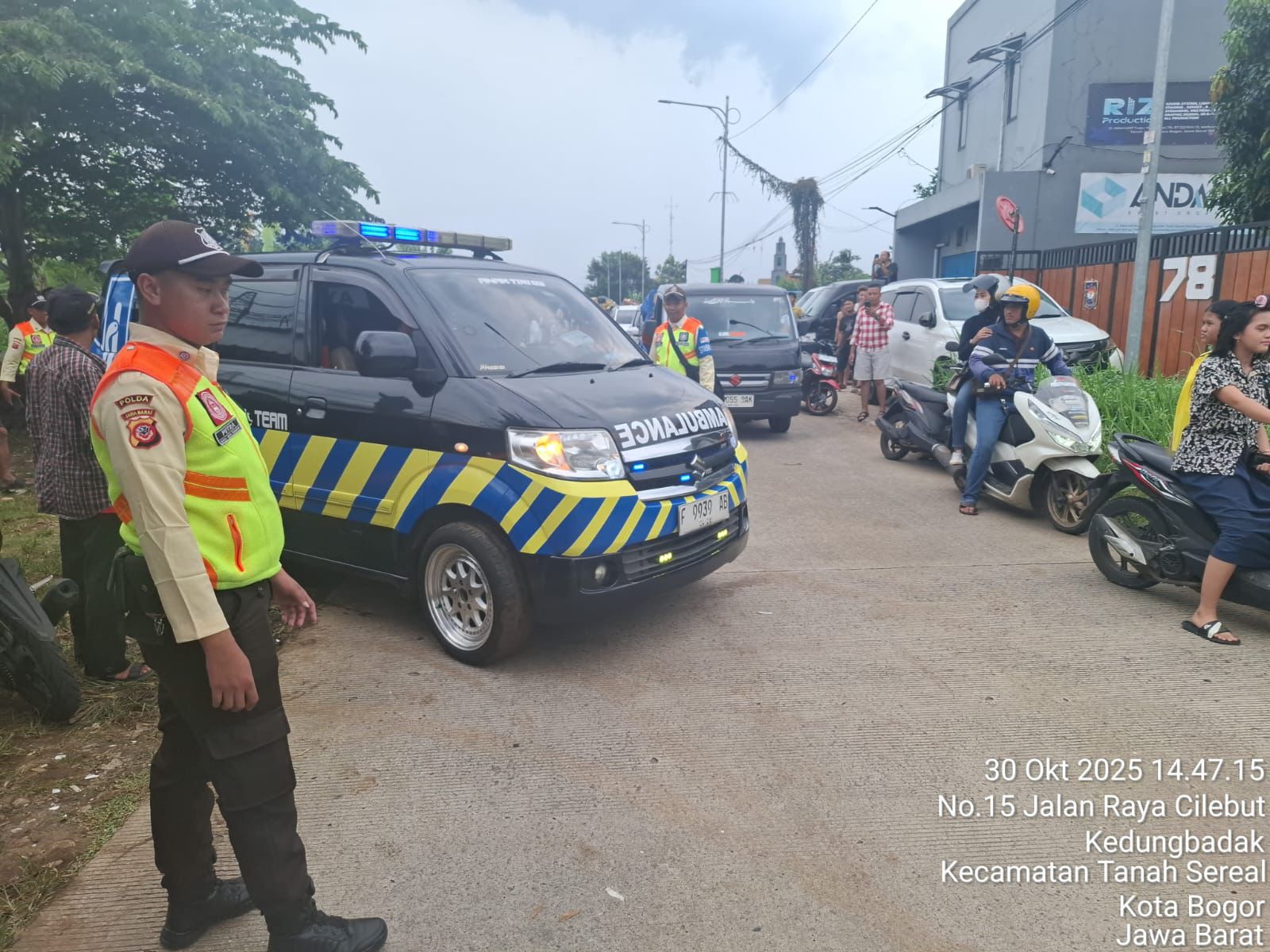 Situasi tempat kejadian Perempuan paruh baya berinisial S (44) tertemper kereta Jakarta Bogor diperlintasan Kedung Badak,foto/Istimewa