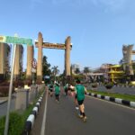 Beberapa orang tengah berlari di Car Free Day Cibinong Bogor, Foto/Adi Wirman
