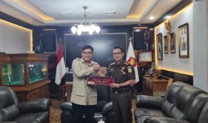 etua Dewan Perwakilan Rakyat Daerah (DPRD) Kabupaten Bogor, Sastra Winara, menerima kunjungan Kepala Kejaksaan Negeri (Kajari) Kabupaten Bogor, Denny Achmad,, Foto/Istimewa etua Dewan Perwakilan Rakyat Daerah (DPRD) Kabupaten Bogor, Sastra Winara, menerima kunjungan Kepala Kejaksaan Negeri (Kajari) Kabupaten Bogor, Denny Achmad,, Foto/Istimewa