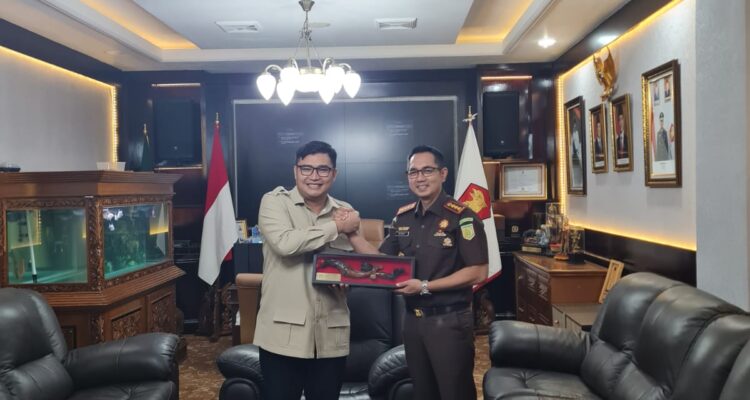 etua Dewan Perwakilan Rakyat Daerah (DPRD) Kabupaten Bogor, Sastra Winara, menerima kunjungan Kepala Kejaksaan Negeri (Kajari) Kabupaten Bogor, Denny Achmad,, Foto/Istimewa