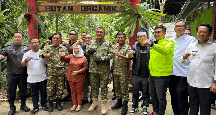 Foto bersama Ketua DPRD Kabupaten Bogor dan Bupati Bogor, Rudy Susmanto dan unsur Forkopimda, Foto/Setwan DPRD Kabupaten Bogor