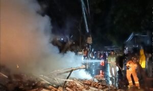 Rescue Damkar Kabupaten Bogor saat mengevakuasi kebakaran di Babakan, Sentul Bogor, Foto/Damkar Kabupaten Bogor