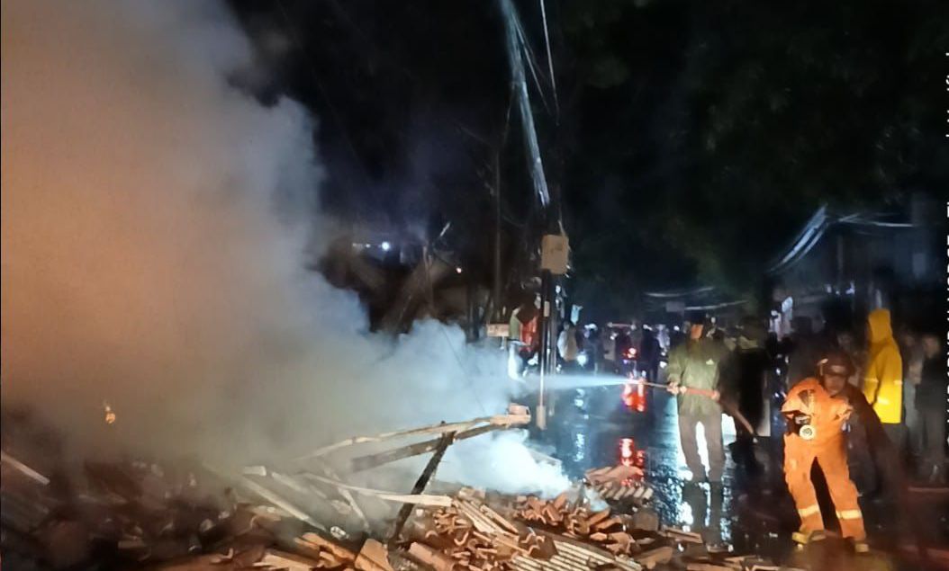 Rescue Damkar Kabupaten Bogor saat mengevakuasi kebakaran di Babakan, Sentul Bogor, Foto/Damkar Kabupaten Bogor
