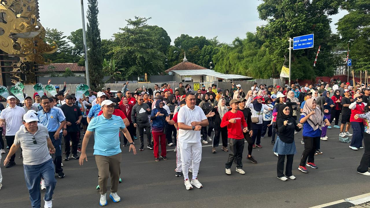 Bupati Bogor bersama Ketua DPRD saat berolahraga di Car Free Day di Jalan Raya Pemda, foto/Istimewa Bupati Bogor bersama Ketua DPRD saat berolahraga di Car Free Day di Jalan Raya Pemda, foto/Istimewa