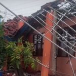 Kondisi sekolah SMKN 1 Gunung Putri ambruk karena hujan deras disertai angin kencang, Foto/Istimewa