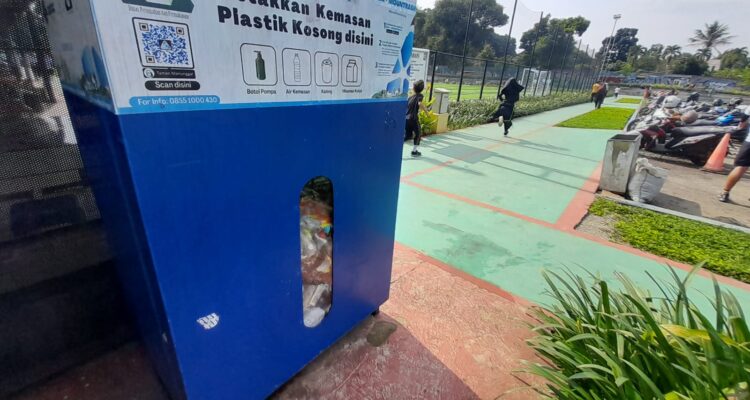 Kondisi Vending Machine yang saat ini di jadikan tempat sampah, Foto/Istimewa