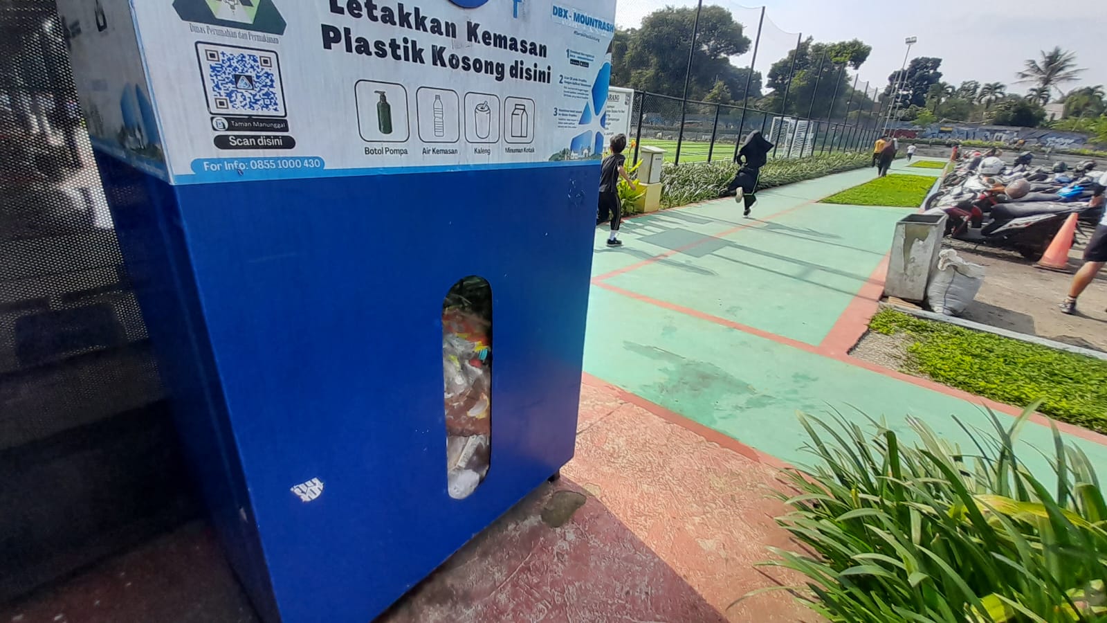 Kondisi Vending Machine yang saat ini di jadikan tempat sampah, Foto/Istimewa Kondisi Vending Machine yang saat ini di jadikan tempat sampah, Foto/Istimewa