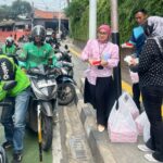 BRI KC Pancoran menggelar kegiatan “Jumat Berkah” dengan membagikan makanan kepada masyarakat sekitar wilayah Kantor BRI KC Pancoran, Foto/Istimewa