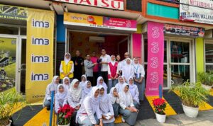 Foto bersama Indosat Ooredoo Hutchison (Indosat atau IOH) dan SMK Walang Jaya, foto/Istimewa Foto bersama Indosat Ooredoo Hutchison (Indosat atau IOH) dan SMK Walang Jaya, foto/Istimewa